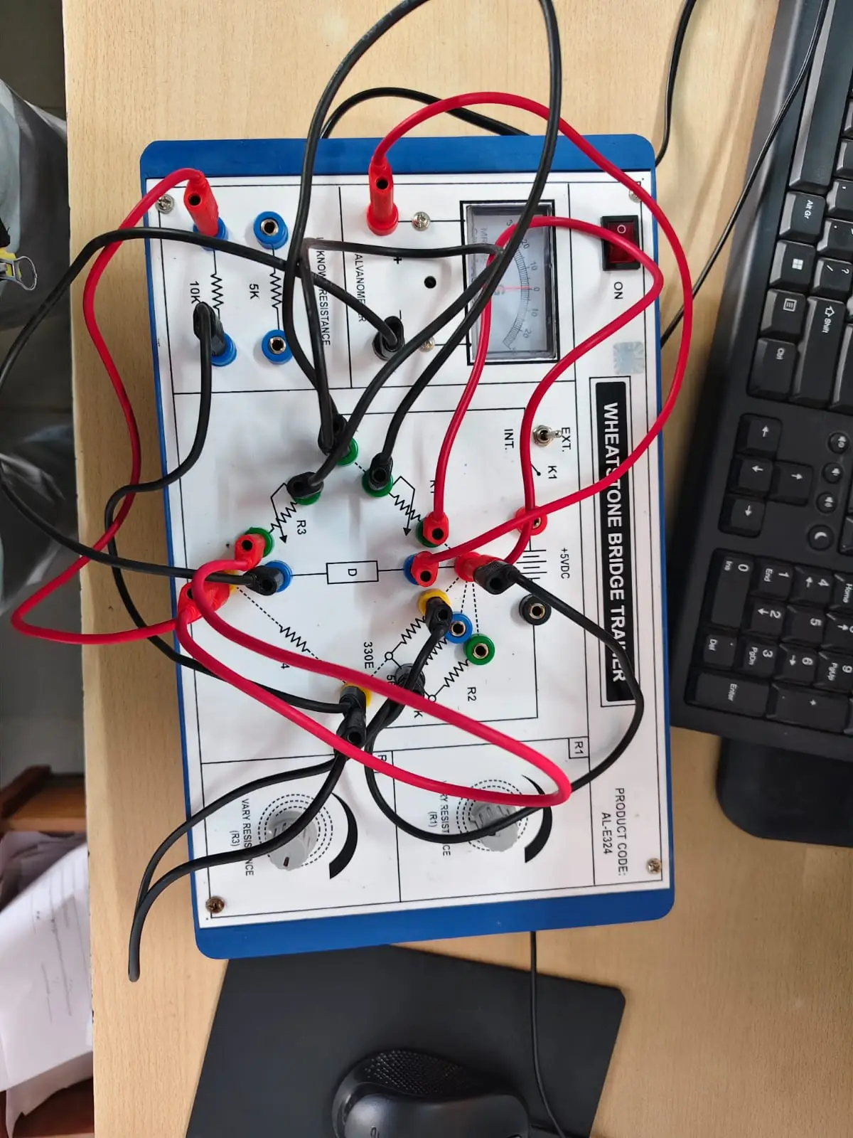 Wheatstone bridge trainer and circuit connections