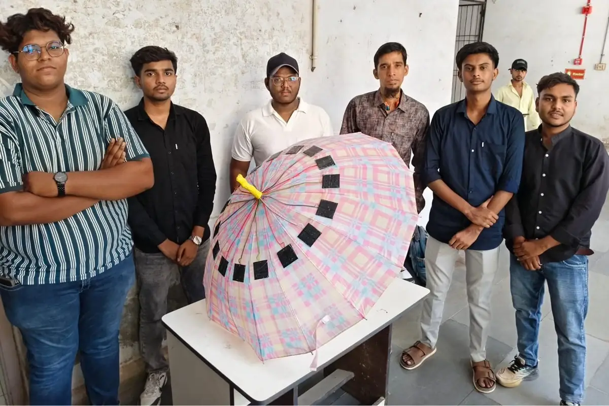 Solar umbrella project team with the faculty guide